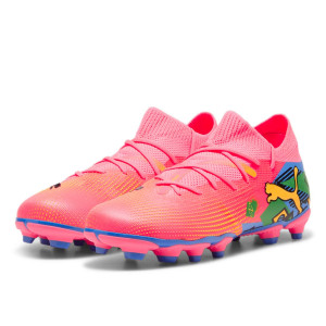 /1/0/107841-01_botas-de-futbol-con-tacos-color-rosa-puma-future-7-match-njr-fg-ag-jr_1_pie-derecho.jpg