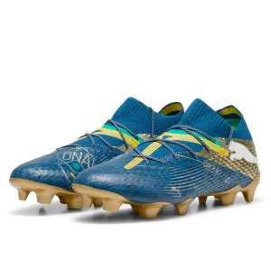 /1/0/108079-01_botas-de-futbol-con-tacos-color-azul-puma-future-7-ultimate-bna-fg-ag_1_pie-derecho.jpg