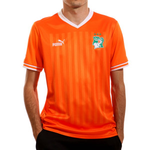 /7/8/782794-01_camiseta-color-rojo-puma-costa-marfil-2023_1_completa-frontal.jpg
