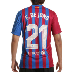 /C/V/CV7891-428-21_camiseta-color-azul-y-rojo-Nike-Barcelona-2021-2022-De-Jong-Dri-Fit-Stadium_1_completa-frontal.jpg