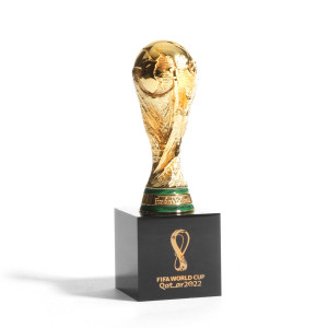 /F/2/F22-TR-0004_trofeo-color-oro-fifa-world-cup-2022-de-70-mm-con-pedestal_1_frontal.jpg