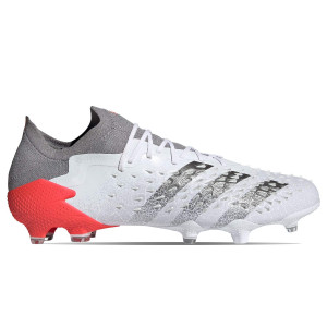 /F/Y/FY6263_botas-de-futbol-color-blanco-adidas-predator-freak--1-low-fg_1_pie-derecho.jpg