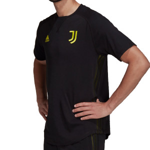 /G/R/GR2912_camiseta-color-negro-adidas-travel_1_completa-frontal.jpg