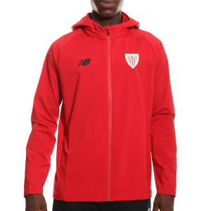 /M/J/MJ231003-TRE_chaqueta-impermeable-color-rojo-new-balance-athletic-club_1_completa-frontal.jpg