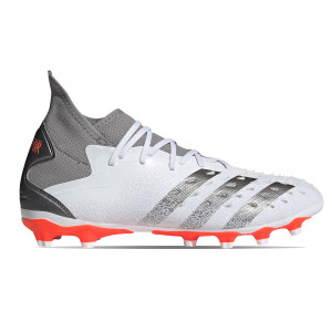 /Q/4/Q47228_botas-de-futbol-con-tacos-color-blanco-adidas-predator-freak--2-mg_1_pie-derecho.jpg