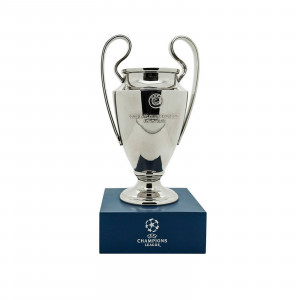 /U/E/UEFA-CL-150-AP_imagen-de-la-replica-del-trofeo-UEFA-Champions-League-150-mm-plata_1_frontal.jpg