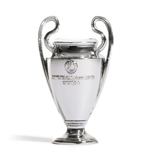/U/E/UEFA-CL-45_trofeo-color-plata-uefa-champions-league-de-45-mm_1_completa-frontal.jpg