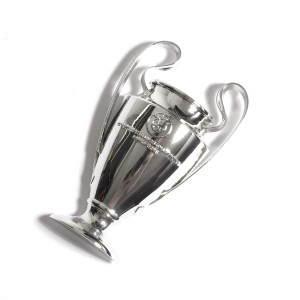 /U/E/UEFA-CL-70-MAG_copa-uefa-champions-league-70mm-plateado_1_frontal.jpg
