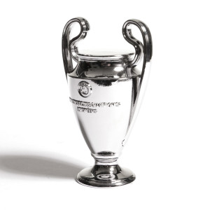 /U/E/UEFA-CL-80_imagen-de-la-replica-de-trofeo--UEFA-CHAMPIONS-LEAGUE-80-MM-plata_1_frontal.jpg