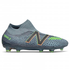 /m/s/mst1f-sg3_imagen-de-las-botas-de-futbol-con-tacos-fg-new-balance-tekela-v3-pro-fg-2021-gris_1_pie-derecho.jpg