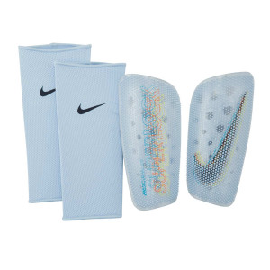 Evaluable Ninguna Ver a través de Espinilleras fútbol Nike Mercurial Lite Superlock azules | futbolmania