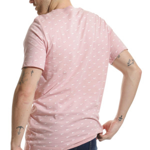 /C/V/CV5590-630_camiseta-rosa-nike-sportswear-mini-swoosh_2_completa-trasera.jpg