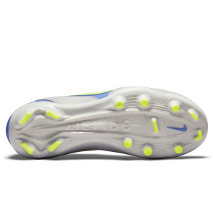 /D/A/DA1333-075_botas-de-futbol-grises-y-amarillas-fluor-nike-tiempo-jr-legend-9-academy-fg-mg_2_suela-pie-derecho.jpg