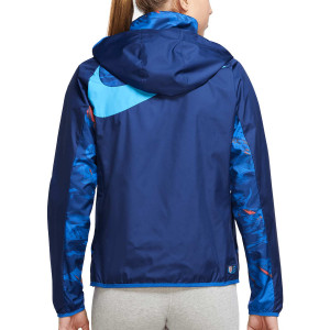 /D/H/DH5019-492_paravientos-azul-nike-inglaterra-mujer-all-weather-fan-graphics_2_completa-trasera.jpg