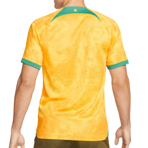 /D/N/DN0677-719_camiseta-amarilla-nike-australia-2022-2023-dri-fit-stadium_2_completa-trasera.jpg