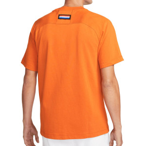 /D/N/DN1064-893_camiseta-naranja-nike-holanda-travel_2_completa-trasera.jpg