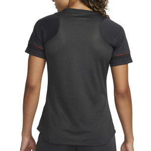 /D/Q/DQ6746-070_camiseta-gris-oscuro-nike-mujer-dri-fit-academy_2_completa-trasera.jpg