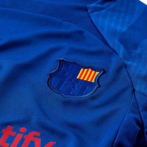 /D/R/DR5059-456_camiseta-azul-nike-barcelona-entrenamiento-dri-fit-strike_2_completa-escudo.jpg