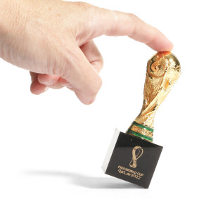 /F/2/F22-TR-0004_copa-dorado-fifa-world-cup-2022-de-70-mm-con-pedestal_2_escala.jpg