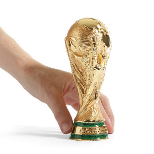 /F/F/FFM-TR-0003_trofeo-campeon-fifa-world-cup-150-mm-color-oro_2_escala.jpg