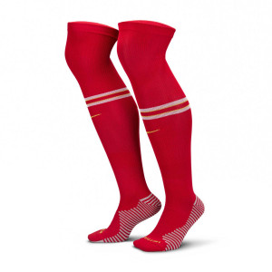 /F/Q/FQ0242-687_medias-rojo-nike-liverpool-strike_2_vista-conjunto.jpg