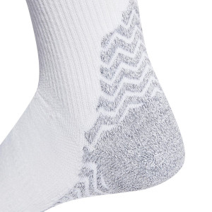/I/N/IN1798_calcetines-antideslizantes-blancos-adidas-football-grip-knitted-light-finos_2_detalle-lateral-y-talon.jpg