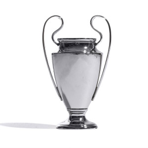 /U/E/UEFA-CL-100_imagen-de-la-replica-del-trofeo-UEFA-CHAMPIONS-LEAGUE-REPLICA-TROFEO-plata_2_trasera.jpg