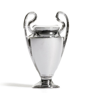 /U/E/UEFA-CL-45_copa-plateado-uefa-champions-league-de-45-mm_2_completa-trasera.jpg