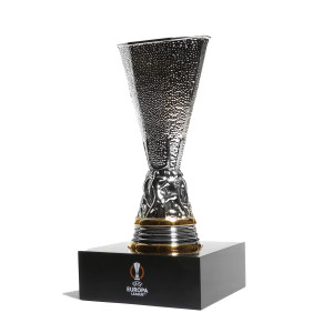/U/E/UEFA-EL-150-AP_copa-plateada-uefa-europa-league-150-mm-con-pedestal_2_trasera.jpg