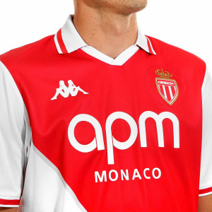 /3/5/351P33W-S13-A_camiseta-kappa-as-monaco-2024-2025-color-blanco-y-rojo_3_detalle-cuello-y-escudo.jpg