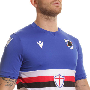/5/8/58532431_camiseta-macron-sampdoria-2021-2022-color-azul_3_detalle-cuello-y-pecho-con-escudo.jpg