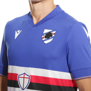 /5/8/58547747_camiseta-macron-sampdoria-2022-2023-color-azul_3_detalle-de-cuello-y-escudo.jpg