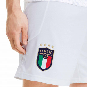 /7/5/756986-08_imagen-del-pantalon-de-futbol-puma-seleccion-italia-fc-2020-blanco_3_detalle-escudo.jpg