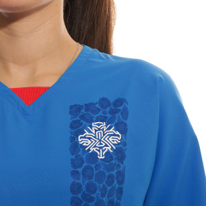 /7/6/767928-01_camiseta-puma-islandia-mujer-2022-2023-liberty-color-azul_3_escudo.jpg