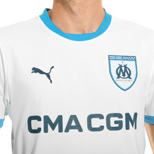 /7/7/775286-01_camiseta-puma-olimpique-marsella-2024-2025-color-blanco_3_detalle-cuello-y-escudo.jpg