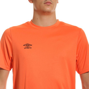 /9/7/97086I-800-A_camiseta-umbro-oblivion-color-naranja_3_detalle-cuello-y-pecho.jpg