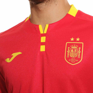 /A/4/A4102567A609_camiseta-joma-espana-futbol-sala-2022-2023-color-rojo_3_cuello-y-escudo.jpg