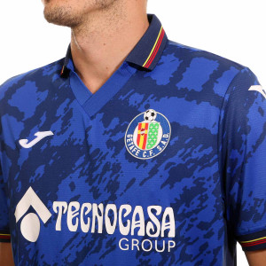 /A/C/AC10601B0201_camiseta-joma-getafe-2024-2025-color-azul_3_cuello-y-escudo.jpg