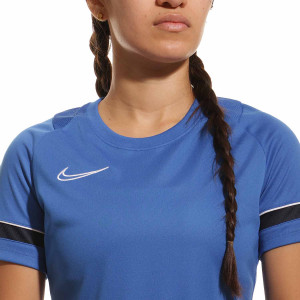 /C/V/CV2627-463_camiseta-nike-dri-fit-academy-21-mujer-color-azul_3_detalle-cuello-y-pecho.jpg
