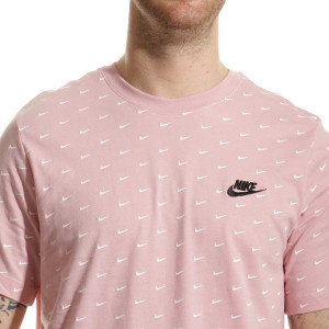 /C/V/CV5590-630_camiseta-nike-sportswear-mini-swoosh-color-rosa_3_detalle-cuello-y-pecho.jpg