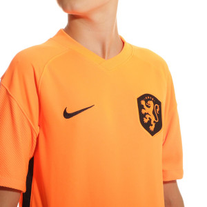 /C/V/CV5793-803_camiseta-nike-holanda-nino-2022-2023-dri-fit-stadium-color-naranja_3_detalle-cuello-y-pecho-con-escudo.jpg