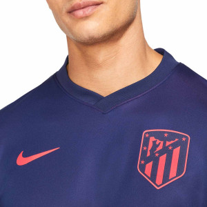 /C/V/CV7881-422_camiseta-nike-2a-atletico-2021-2022-dri-fit-stadium-color-azul_3_detalle-cuello-y-pecho-con-escudo.jpg