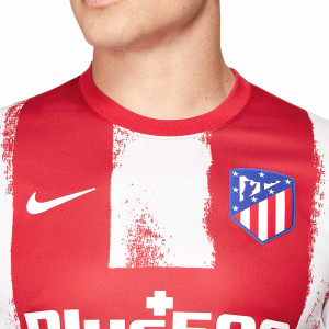 /C/V/CV7883-612_camiseta-nike-atletico-2021-2022-dri-fit-stadium-color-rojo-y-blanco_3_detalle-cuello-y-pecho-con-escudo.jpg