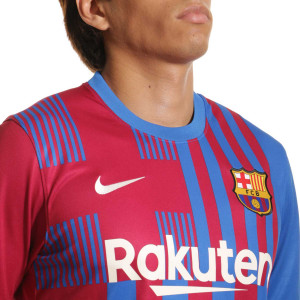 /C/V/CV7891-428-21_camiseta-Nike-Barcelona-2021-2022-De-Jong-Dri-Fit-Stadium-color-azul-y-rojo_3_detalle-cuello-y-pecho-con-escudo.jpg