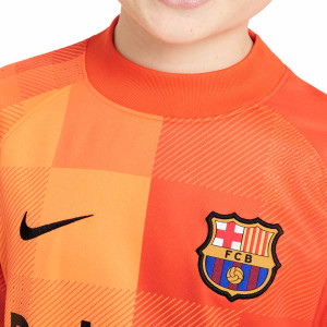 /C/V/CV8208-838_camiseta-manga-larga-color-naranja-nike-barcelona-portero-2021-2022-nino-dri-fit-stadium_3_detalle-cuello-y-pecho-con-escudo.jpg