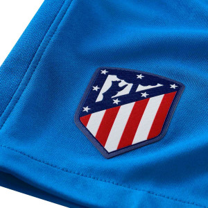 /C/V/CV8313-439_pantalon-corto-nike-atletico-2021-2022-nino-dri-fit-stadium-color-azul_3_detalle-escudo.jpg