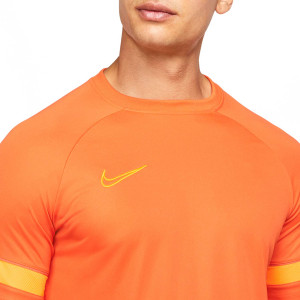 /C/W/CW6101-869_camiseta-nike-dri-fit-academy-21-color-naranja_3_detalle-cuello-y-pecho.jpg