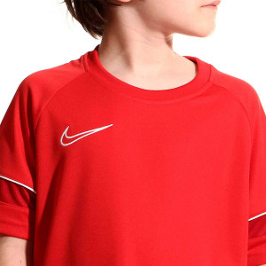 /C/W/CW6103-657_camiseta-nike-dri-fit-academy-21-nino-color-rojo_3_detalle-cuello-y-pecho.jpg
