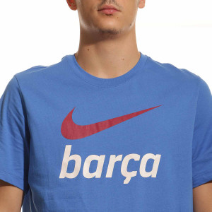 /D/B/DB4811-403_camiseta-nike-barcelona-swoosh-club-color-azul_3_detalle-cuello-y-pecho.jpg