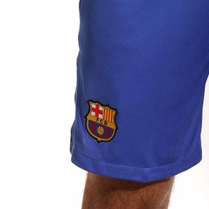 /D/B/DB5910-405_pantalon-corto-nike-barcelona-3a-2021-2022-dri-fit-stadium-color-azul_3_detalle-escudo.jpg